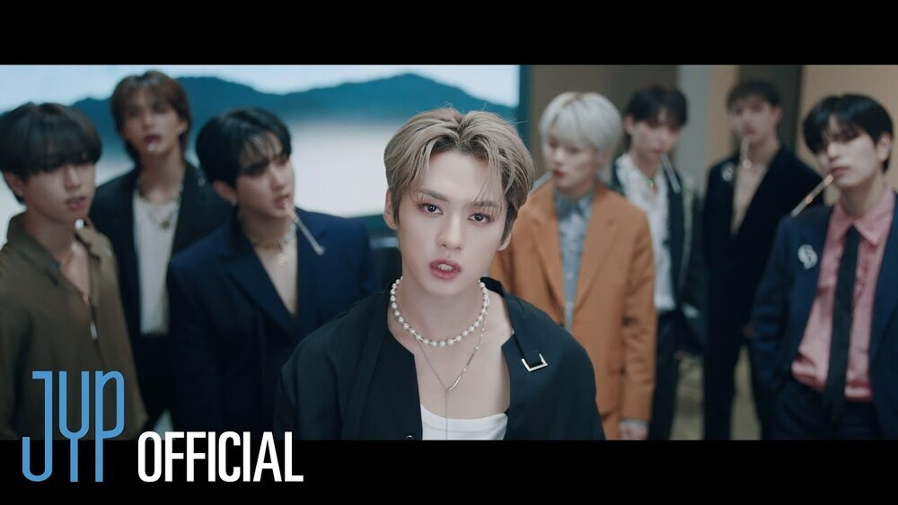 Stray Kids - CHILL