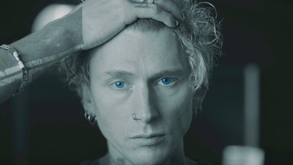 mgk, Julia Wolf - iris