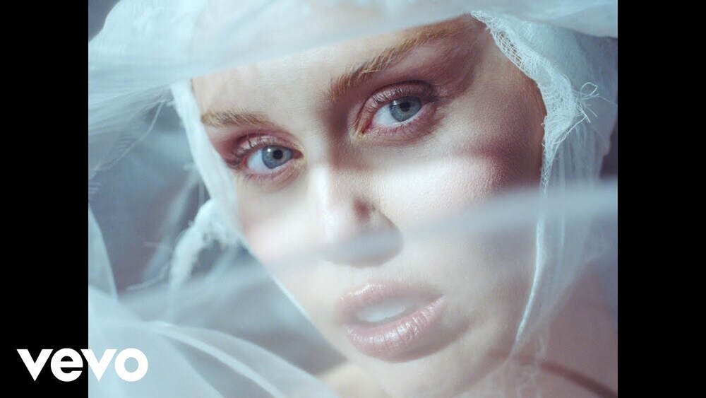 Miley Cyrus - Secrets