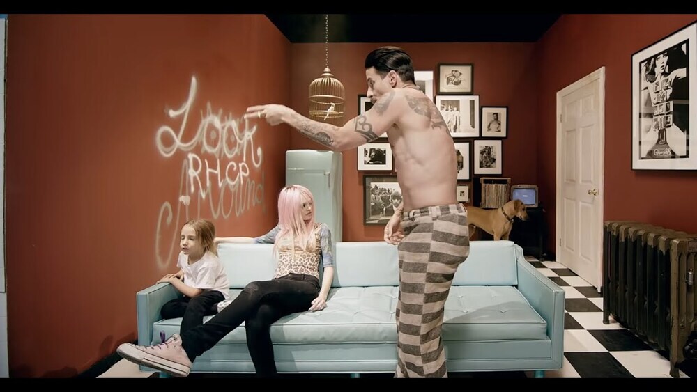 Red Hot Chili Peppers - Look Around